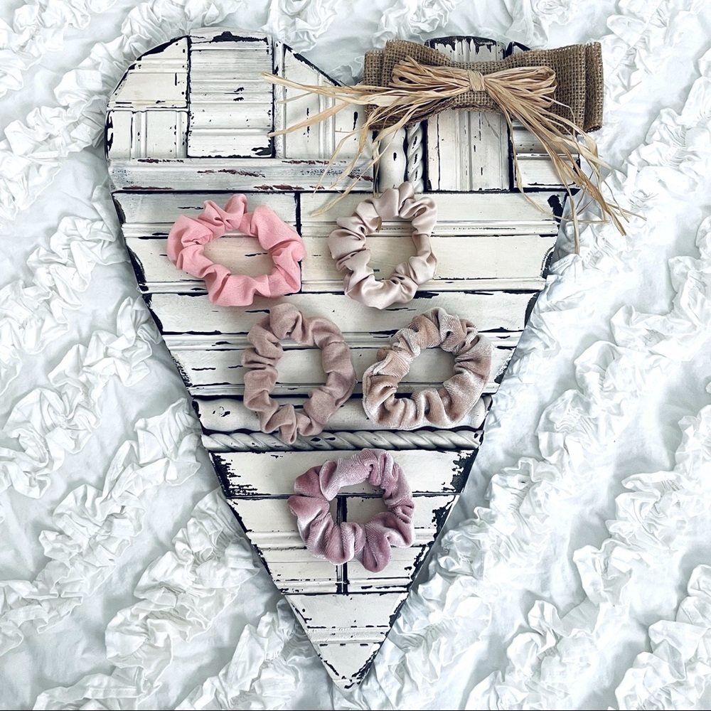 Vintage-Inspired Rosie Scrunchies